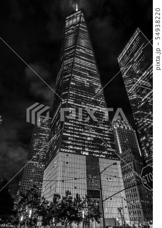 夜のワンワールドトレードセンター(ニューヨーク) 夜のワンワールドトレードセンター(ニューヨーク) 54938220