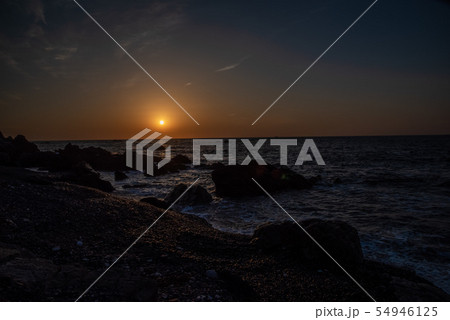 室戸ジオパークの日の出 室戸ジオパークの日の出 54946125