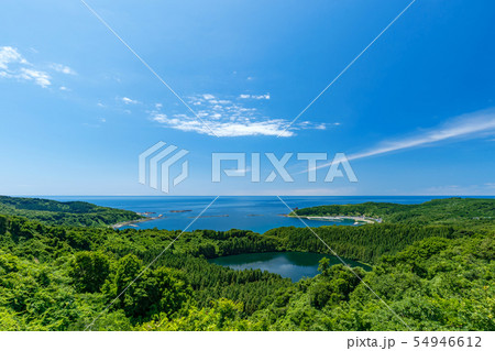 【秋田県男鹿半島】八望台から眺める二ノ目潟、戸賀湾、日本海はまさに絶景 【秋田県男鹿半島】八望台から眺める二ノ目潟、戸賀湾、日本海はまさに絶景 54946612