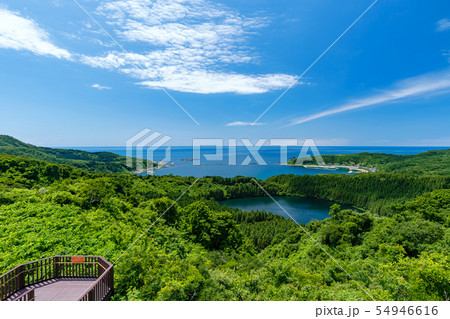 【秋田県男鹿半島】八望台から眺める二ノ目潟、戸賀湾、日本海はまさに絶景 【秋田県男鹿半島】八望台から眺める二ノ目潟、戸賀湾、日本海はまさに絶景 54946616