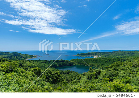 【秋田県男鹿半島】八望台から眺める二ノ目潟、戸賀湾、日本海はまさに絶景 【秋田県男鹿半島】八望台から眺める二ノ目潟、戸賀湾、日本海はまさに絶景 54946617
