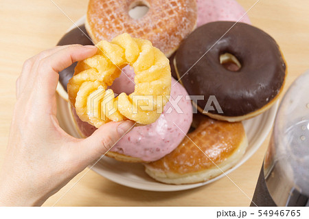 ドーナツいっぱい 過食症 過食イメージ ドーナツいっぱい 過食症 過食イメージ 54946765