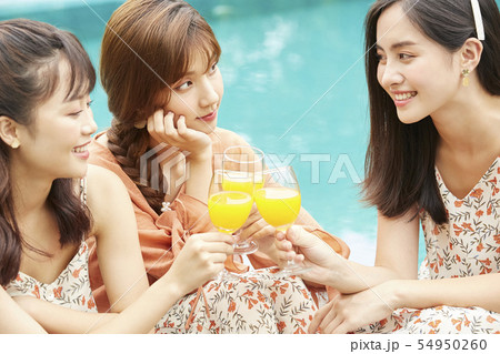 女子旅　ビーチリゾート 54950260