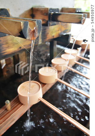 Shinto shrine purification basin 54950977