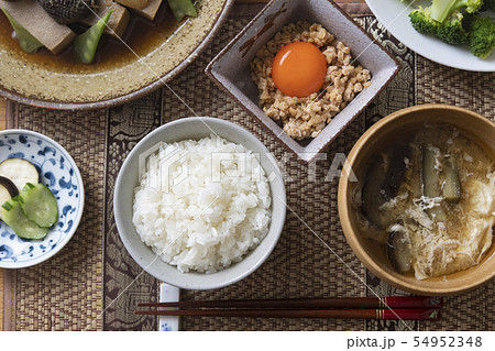 卵黄納豆の食事 54952348