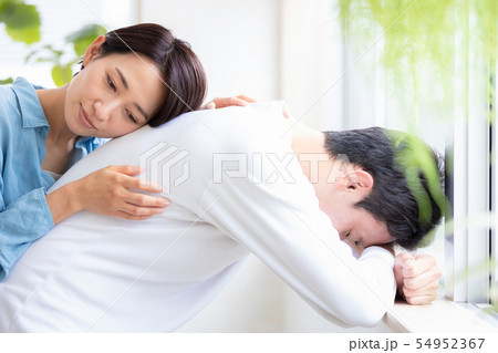 励ます 慰める 介抱する 励ます 慰める 介抱する 54952367