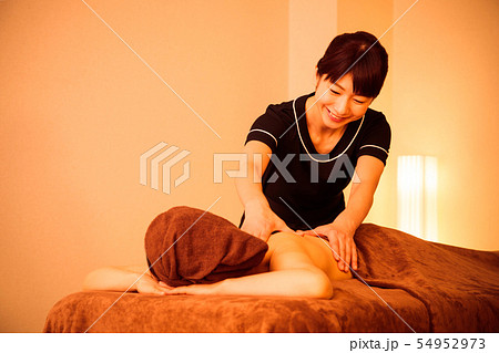 エステ　女性　ビューティー　美容　エステサロン　エステシャン 54952973