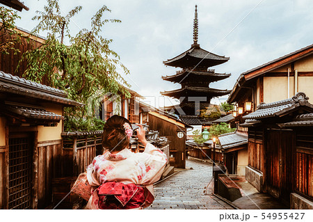 Traveler in Higashiyama District, Kyoto, Japan 54955427
