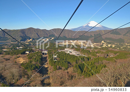箱根ロープウェイから見る冬の仙石原と富士山 54960833