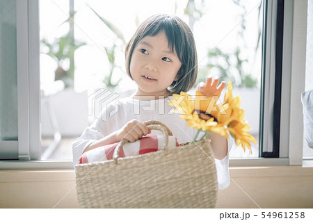 子供 女の子 ライフスタイル おでかけ 子供 女の子 ライフスタイル おでかけ 54961258