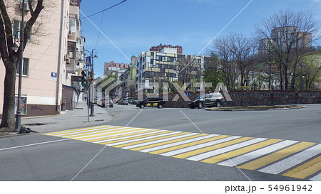 横断歩道と町並み【ロシア ウラジオストク】 54961942