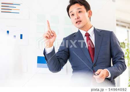 男性　ビジネス　セミナー　研修　会議 54964092