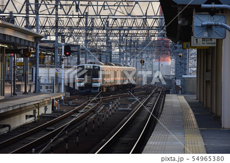 関西線　211系　八田駅 54965380