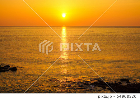 オホーツク海の日の出 宗谷郡猿払村 オホーツク海の日の出 宗谷郡猿払村 54968520
