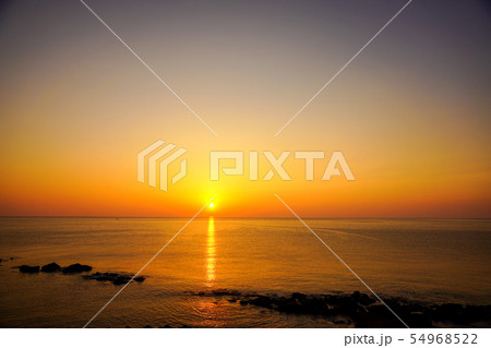 オホーツク海の日の出　宗谷郡猿払村 54968522