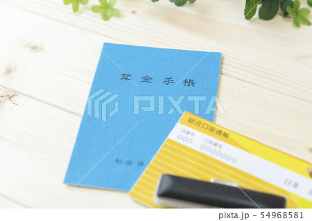 年金イメージ　年金手帳　厚生年金　国民年金　 54968581
