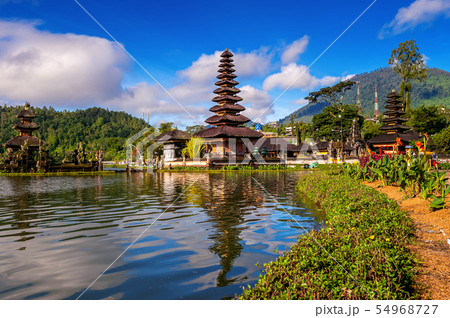 pura ulun danu bratan temple in Bali, indonesia. pura ulun danu bratan temple in Bali, indonesia. 54968727