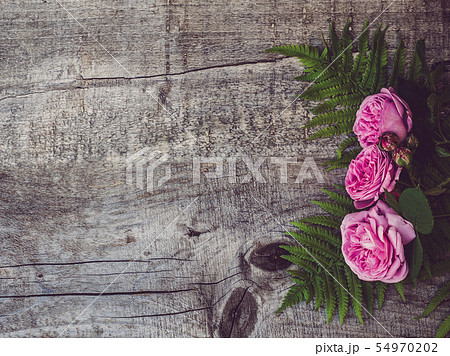 Beautiful, spring flowers lying on shabby boards 54970202
