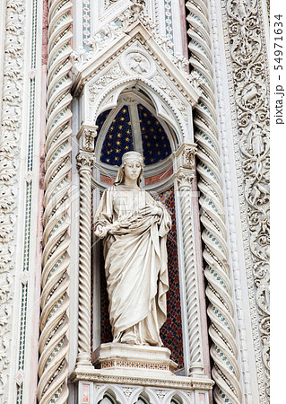 Statue on the facade of the  Florence Cathedral 54971634