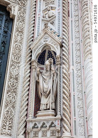 Statue on the facade of the  Florence Cathedral 54971636