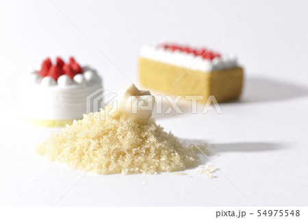 甘いものを食べ過ぎて虫歯になる。 54975548