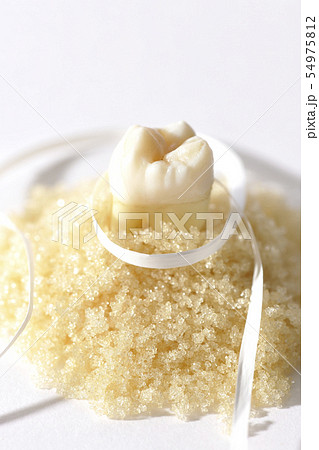 デンタルフロスで虫歯予防 54975812