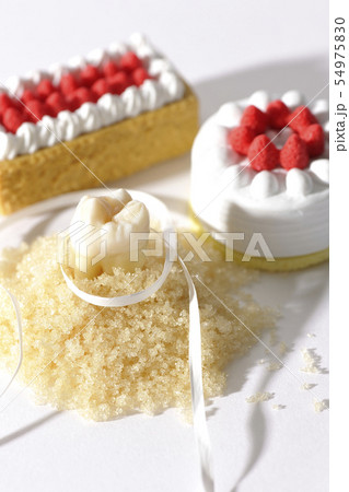 デンタルフロスで虫歯予防 デンタルフロスで虫歯予防 54975830