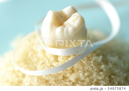 デンタルフロスで虫歯予防 54975874