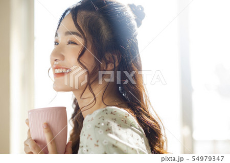 女性 ライフスタイル ティータイム 女性 ライフスタイル ティータイム 54979347