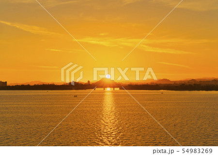 琵琶湖の払暁 54983269