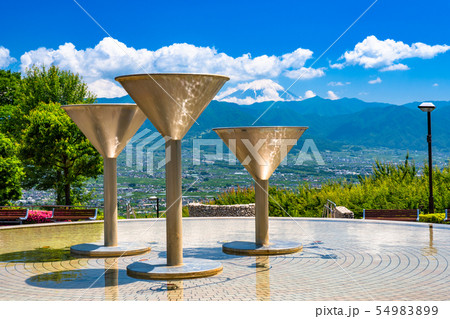 《山梨県》初夏の甲府盆地・のどかな風景と富士山 54983899