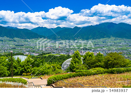 山梨県 初夏の甲府盆地 のどかな風景の写真素材