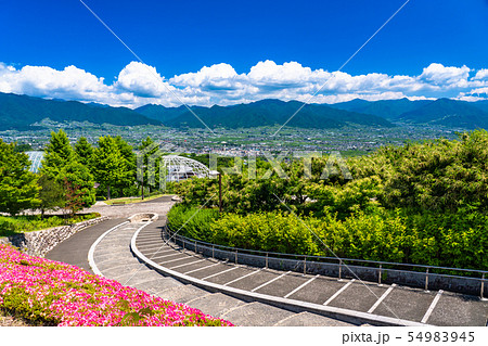 《山梨県》初夏の甲府盆地・のどかな風景 《山梨県》初夏の甲府盆地・のどかな風景 54983945