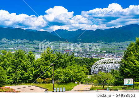《山梨県》初夏の甲府盆地・のどかな風景 《山梨県》初夏の甲府盆地・のどかな風景 54983953