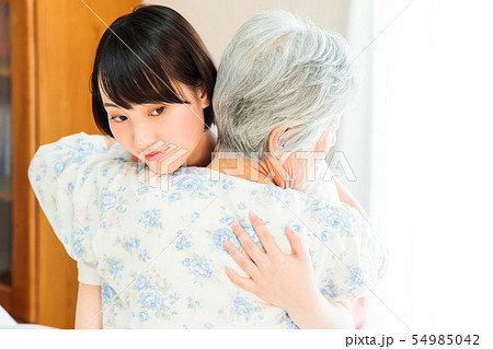介護　シニア　女性　ヘルパー　介護士 54985042