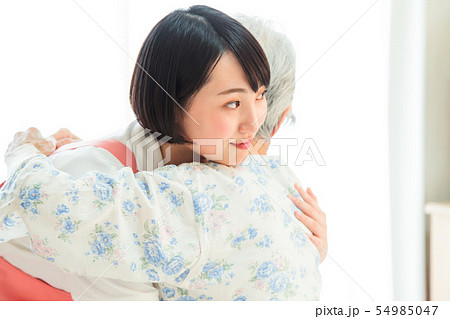 介護　シニア　女性　ヘルパー　介護士 54985047