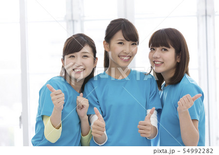 笑顔の女性3人 54992282