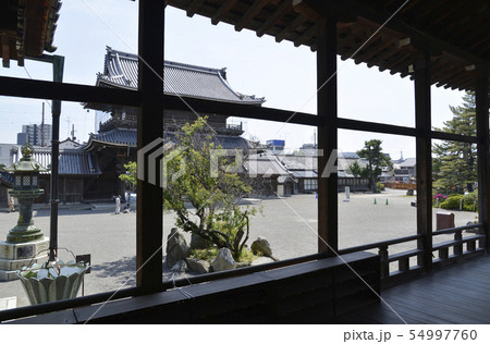 大通寺　本堂から山門を望む 54997760