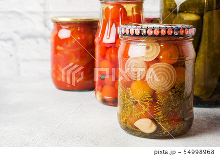 Preservation of vegetables in banks. Fermentation  54998968