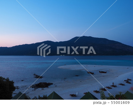 タイ・リペ島サンセットビーチ / Sunset Beach, Koh Lipe, Thailand タイ・リペ島サンセットビーチ / Sunset Beach, Koh Lipe, Thailand 55001609