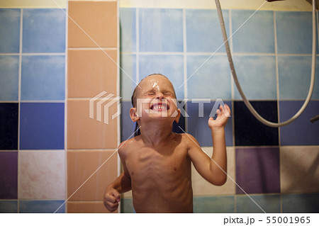 little boy five years old is having the shower little boy five years old is having the shower 55001965