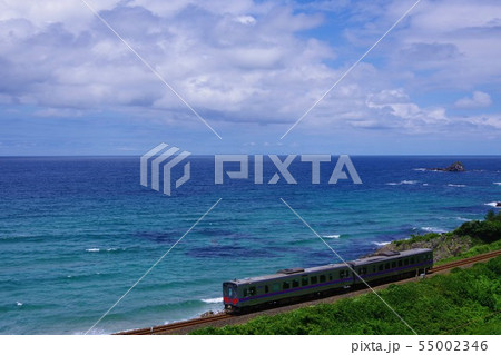 道の駅ゆうひパーク三隅から見た山陰本線と日本海 道の駅ゆうひパーク三隅から見た山陰本線と日本海 55002346