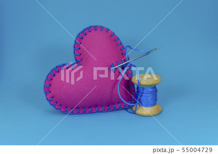 Stitched fabric heart and spool thread with needle 55004729