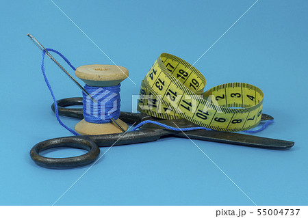 Thread, scissors tape measure and sewing needle 55004737