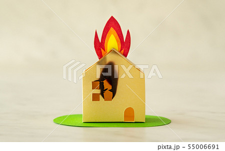 火事　火災　家　出火 55006691