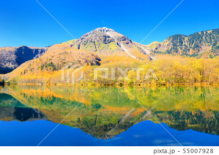 秋の上高地・大正池と焼岳 55007928