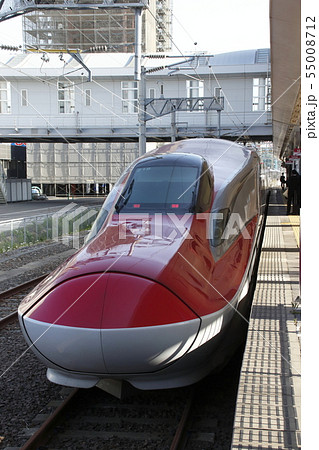 秋田駅に停車中の秋田新幹線E6系 秋田駅に停車中の秋田新幹線E6系 55008712