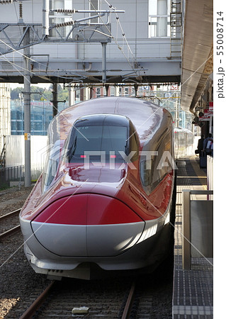 秋田駅に停車中の秋田新幹線E6系 秋田駅に停車中の秋田新幹線E6系 55008714