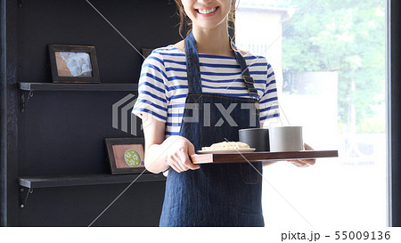 カフェ 女性 店員 カフェ 女性 店員 55009136