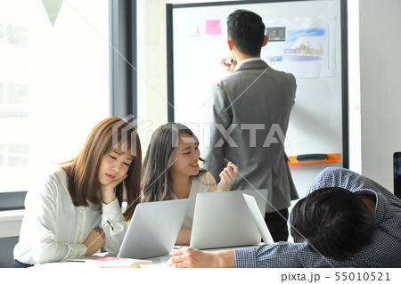 退屈な会議　 55010521